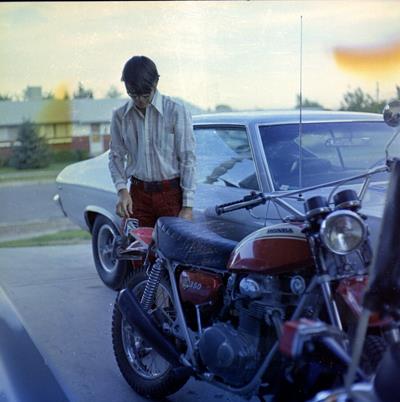Cris Bike Carport 1972-09-01 b